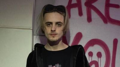 Полуголого лидера «Пошлой Молли» забрали в полицию после стычки фанаток на сцене - 5-tv.ru - Геленджик