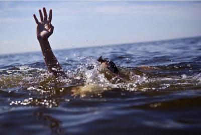 Ульяновские спасатели вытащили из воды тонущую девушку на базе отдыха «Борьба» - ulpravda.ru - Ульяновск