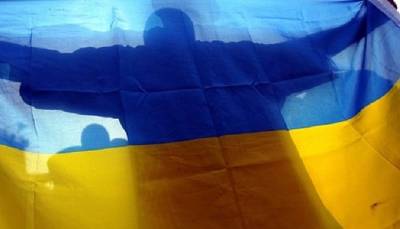 В Украине развернули самый длинный флаг страны - kp.ua - Украина - Хмельницкая обл. - Тернопольская обл.