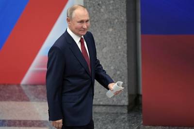 Сергей Шойгу - Владимир Путин - Сергей Лавров - Путин назвал флаг и гимн моральным и нравственным основанием государственности - lenta.ru - Москва - Россия