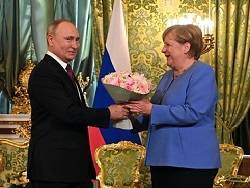 Владимир Путин - Ангела Меркель - В Китае оценили характер Путина по подаренному Меркель букету цветов - newsland.com - Москва - Россия - Китай - Германия