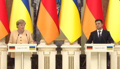 Владимир Зеленский - Ангела Меркель - Меркель: Россия - сторона конфликта. Украина поступает правильно, что не ведет переговоры с сепаратистами - vchaspik.ua - Россия - Украина - Киев - Германия