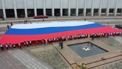 Гигантский триколор развернули у Музея Победы в Москве - 5-tv.ru - Москва - Россия