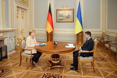 Владимир Зеленский - Ангела Меркель - Зеленский вручил Меркель высший орден Украины - lenta.ru - Украина - Германия