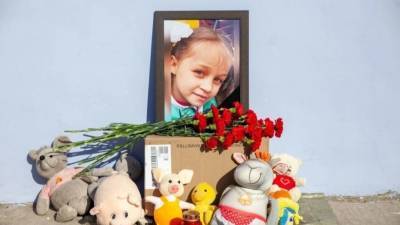 Семья убитой в Тюмени Насти Муравьевой открыла сбор на похороны девочки и ее дяди - 5-tv.ru - Тюмень