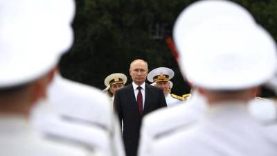Владимир Путин - Путин предложил выплатить всем военным по 15 тысяч рублей - vm.ru - Россия