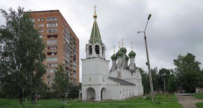 Нижегородцы устроили пьяную гулянку у церкви в центре Нижнего Новгорода - vgoroden.ru
