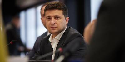 Владимир Зеленский - Ангела Меркель - Зеленский на встрече с Меркель потребовал "больших денег и надолго" - ruposters.ru - Украина - Германия