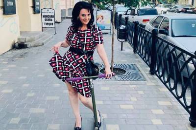 «Зеркало мне подмигивает»: Алена Губанова празднует 48-летие - ast.mk.ru - Астрахань