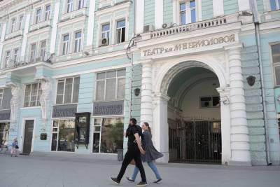 Олег Меньшиков - Театр Ермоловой подаст в суд на уволенных актеров - mk.ru - Москва