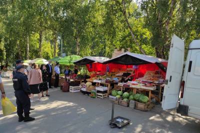 У нелегальных уличных торговцев в Академгородке изъяли 450 кг овощей - runews24.ru - Новосибирск