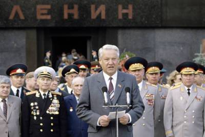 Владимир Ленин - Борис Ельцин - Брат Ельцина назвал его «символом человеческого позора» и антиподом Ленина - lenta.ru - Россия - Екатеринбург