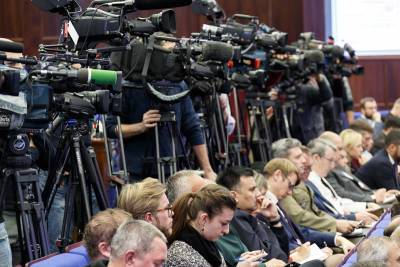 Владимир Зеленский - Дмитрий Песков - Песков раскритиковал санкции Зеленского против российских СМИ - tvc.ru - Россия - Украина - Киев