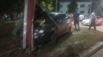 Пьяный водитель протаранил щит АЗС в воронежском райцентре: двое пострадавших - vestivrn.ru - Воронеж - Воронежская обл.