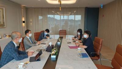 Посол Кыргызстана в Южной Корее встретилась с президентом Korea Telecom - trend.az - Южная Корея - Киргизия - city Smart
