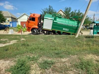 В воронежской Россоши из ямы, образованной при прорыве канализации, достали грузовик (ВИДЕО) - gorcom36.ru - Воронеж