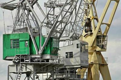 СМИ: Минтранс предложил штрафы за перевалку грузов вне портов до 10 млн рублей - pnp.ru - Россия