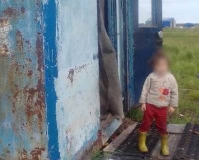 Молодая женщина с ребенком из заполярного села Ямала 3 года живет в списанном контейнере - znak.com - район Тазовский