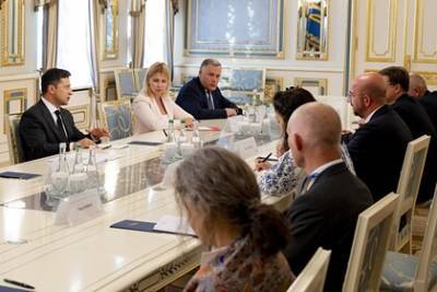 Владимир Зеленский - Дмитрий Песков - Руслан Бальбек - Олег Крючков - Российские политики раскритиковали саммит «Крымская платформа» - lenta.ru - Москва - Россия - Украина - Киев - Крым