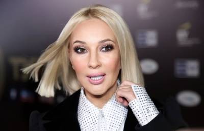 Лера Кудрявцева - Звездный поцелуй: Кудрявцева зажгла с Пелагеей на «Новой волне» - pupolita.ru - Сочи