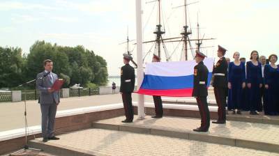 Петр I - В Воронеже над Адмиралтейской площадью торжественно подняли флаг России - vestivrn.ru - Россия - Воронеж