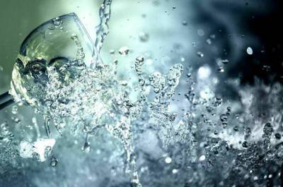 Сергей Митин - В Совете Федерации планируют отрегулировать рынок питьевой воды в розлив - pnp.ru
