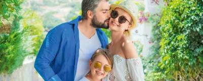 Полина Гагарина - Дмитрий Исхаков - Исхаков пожаловался, что ему приходится спрашивать разрешения для встречи с дочкой - runews24.ru