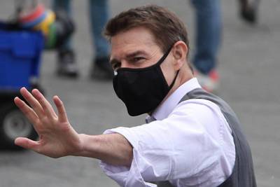 Томас Круз - Том Круз приземлился в чужом саду на вертолете и покатал детей - lenta.ru - США