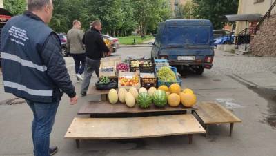 У "Ломоносовской" уличных торговцев разогнали с помощью полиции - dp.ru - Ленинск - Лиговск