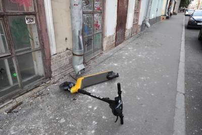 Девушка попала в реанимацию после падения с электросамоката в Петербурге - spb.mk.ru - Санкт-Петербург
