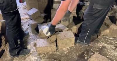Видео: обнаружено 3,5 млн контрабандных сигарет, замурованных в арболитовые блоки - rus.delfi.lv - Латвия