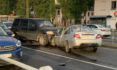 Стало известно, кто пострадал при столкновении трех машин в Петрозаводске - gubdaily.ru - Петрозаводск - республика Карелия