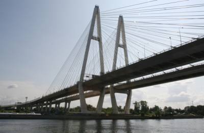 На Вантовом мосту перекрывают две полосы движения - abnews.ru