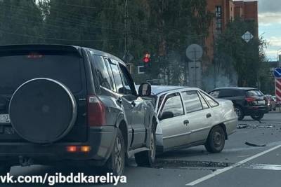 В Госавтоинспекции рассказали подробности недавнего тройного ДТП в Петрозаводске - karel.mk.ru - Петрозаводск - республика Карелия