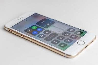 Назван способ ускорить старый iPhone - lenta.ru - Франция
