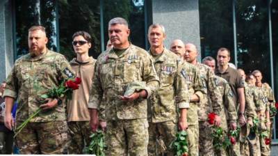 В Минобороны почтили память погибших Героев Украины - lenta.ua - Украина - территория Минобороны - Донбасс