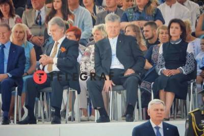 Владимир Зеленский - Петр Порошенко - Леонид Кучма - Виктор Ющенко - Порошенко уснул во время парада ко Дню независимости (фото) - sharij.net - Россия - Украина