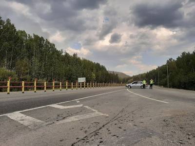 Лесной пожар подошел вплотную к трассе Екатеринбург — Пермь. Движение перекрыто - znak.com - Екатеринбург - Пермь - Свердловская обл. - Первоуральск