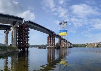 "Запорожсталь" установила национальный флаг Украины на самой высокой точке над рекой Днепр - kp.ua - Украина - Запорожье