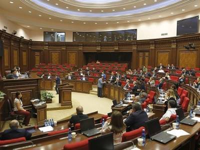 Никола Пашинян - Ален Симонян - В парламенте Армении произошла драка между депутатами и военизированной охраной (видео) - rosbalt.ru - Армения