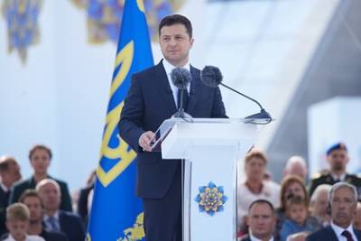 Владимир Зеленский - Зеленский заявил об «украинских сердцах» жителей Донбасса - lenta.ru - Украина - Донбасс