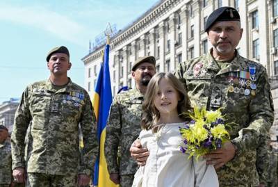 Родители юной артистки, растрогавшей Зеленского на параде, не хотят публичности - kp.ua - Украина - Русь