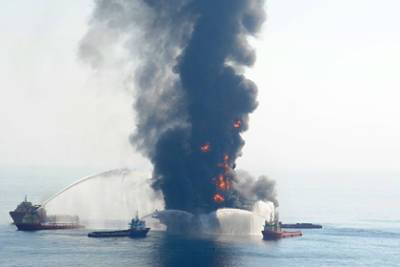 Пять человек погибли в результате пожара на нефтедобывающей платформе в Мексике - lenta.ru - Мексика