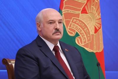 Александр Лукашенко - Лукашенко призвал уехавшую за границу молодежь не возвращаться - lenta.ru - Белоруссия - Польша - Литва