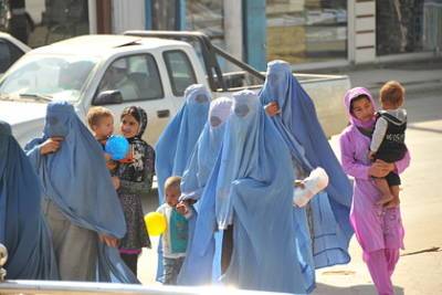 Забиулла Муджахид - Талибы пообещали разрешить афганским женщинам-госслужащим вернуться к работе - lenta.ru - Россия - Афганистан