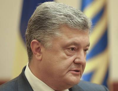 Петр Порошенко - В День Независимости Украины Порошенко облили зеленкой в центре Киева - actualnews.org - Украина - Киев