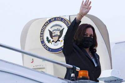 Самолет вице-президента США задержали из-за «гаванского синдрома» - lenta.ru - США - Вьетнам - Сингапур - Ханой