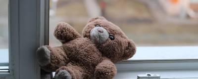В Набережных Челнах СК возбудил дело после падения годовалого малыша с 11-го этажа - runews24.ru - Набережные Челны