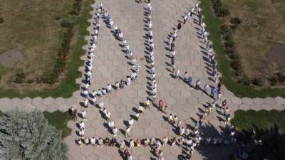 В Полтаве образовали впечатляющий 30-метровый трезубец ко Дню Независимости - novostiua.news - Украина - Полтава