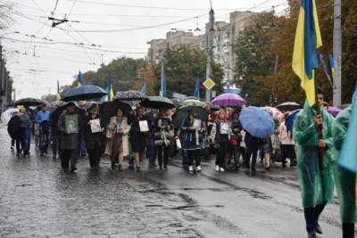 Александр Третьяк - Народная беда не помешала в Ровно пронести огромный флаг Украины - eadaily.com - Украина - Ровно